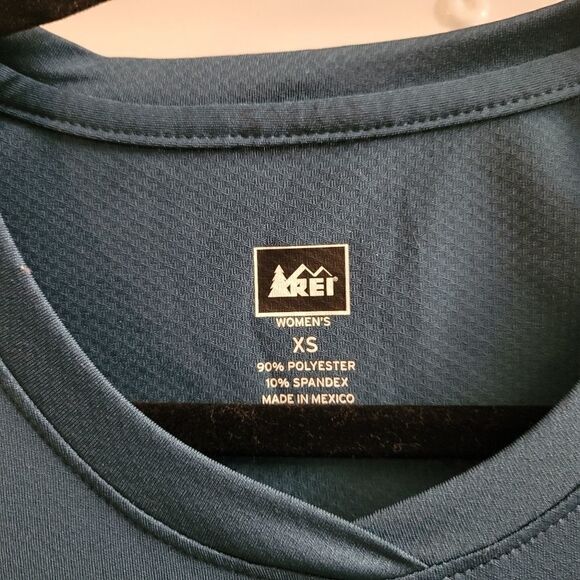 REI sport top with abstract pattern on the sleeve - Picture 2 of 6